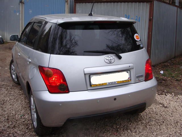 2002 Toyota ist