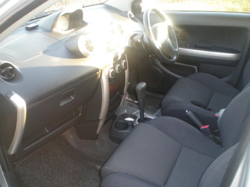 2002 Toyota ist