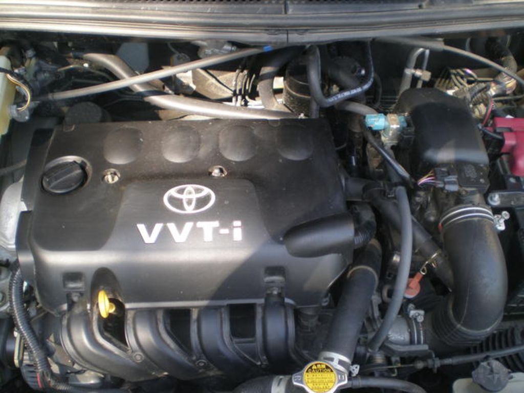 2002 Toyota ist