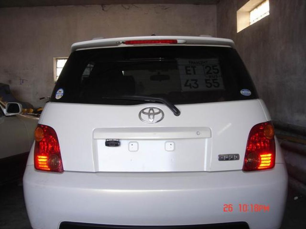 2002 Toyota ist