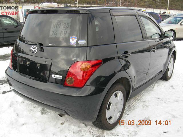 2002 Toyota ist