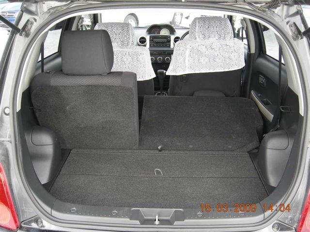 2002 Toyota ist