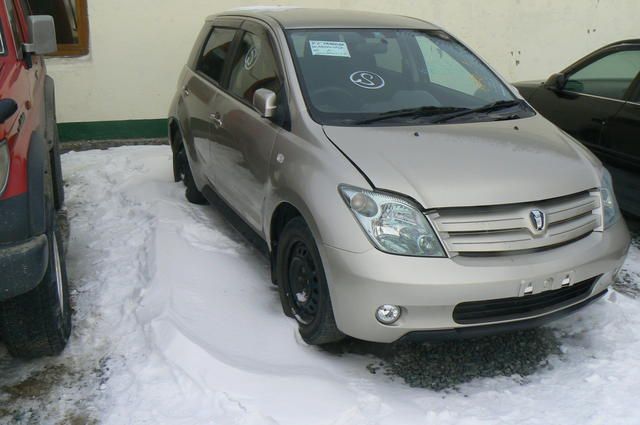 2002 Toyota ist