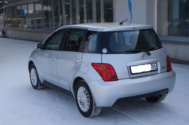2002 Toyota ist