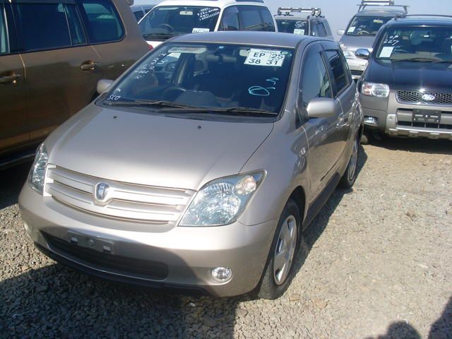 2002 Toyota ist