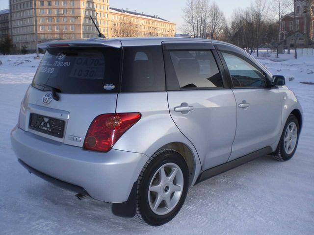 2002 Toyota ist