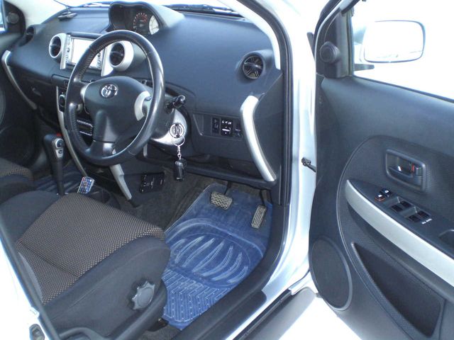 2002 Toyota ist
