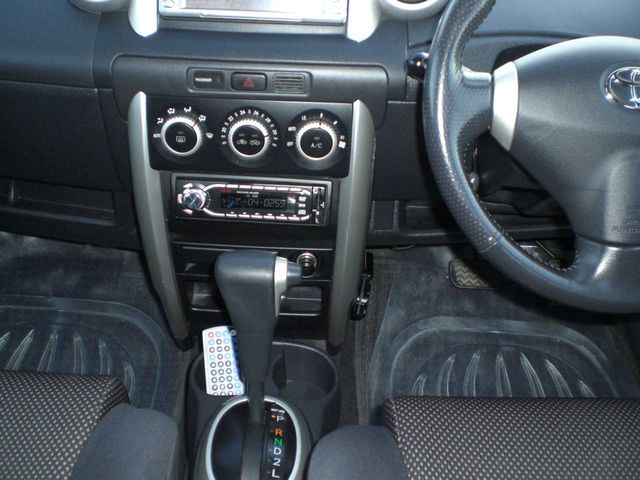 2002 Toyota ist