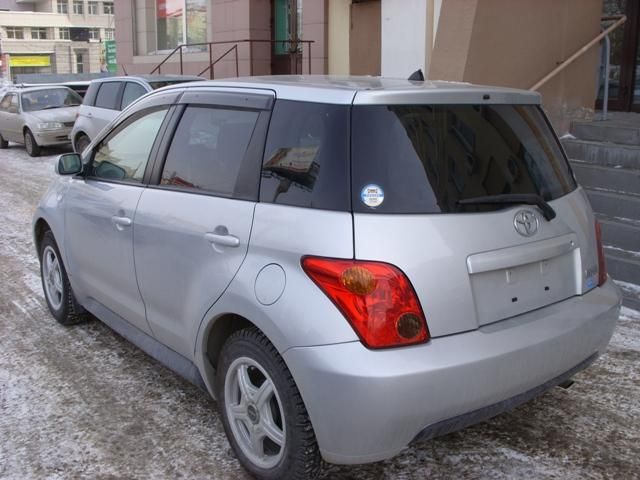 2002 Toyota ist