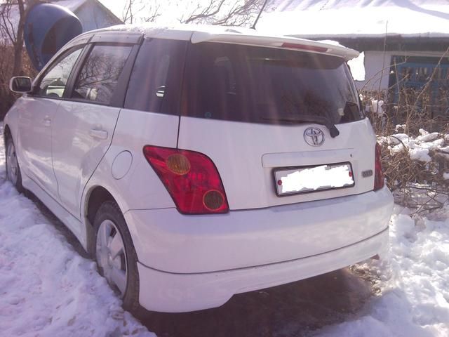 2002 Toyota ist