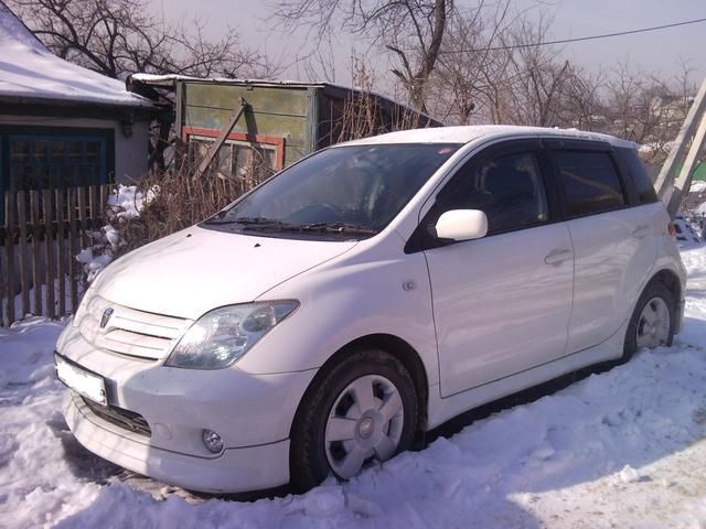 2002 Toyota ist
