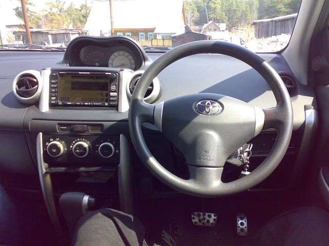 2002 Toyota ist