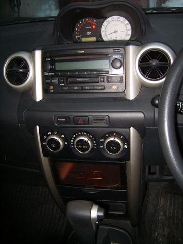 2002 Toyota ist