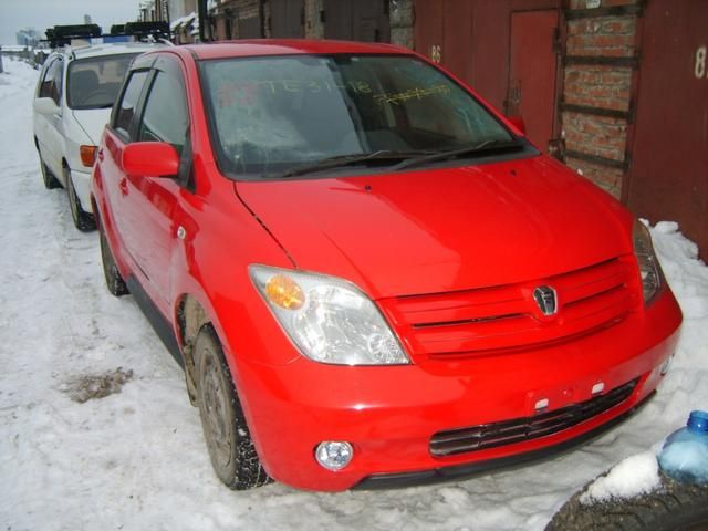 2002 Toyota ist