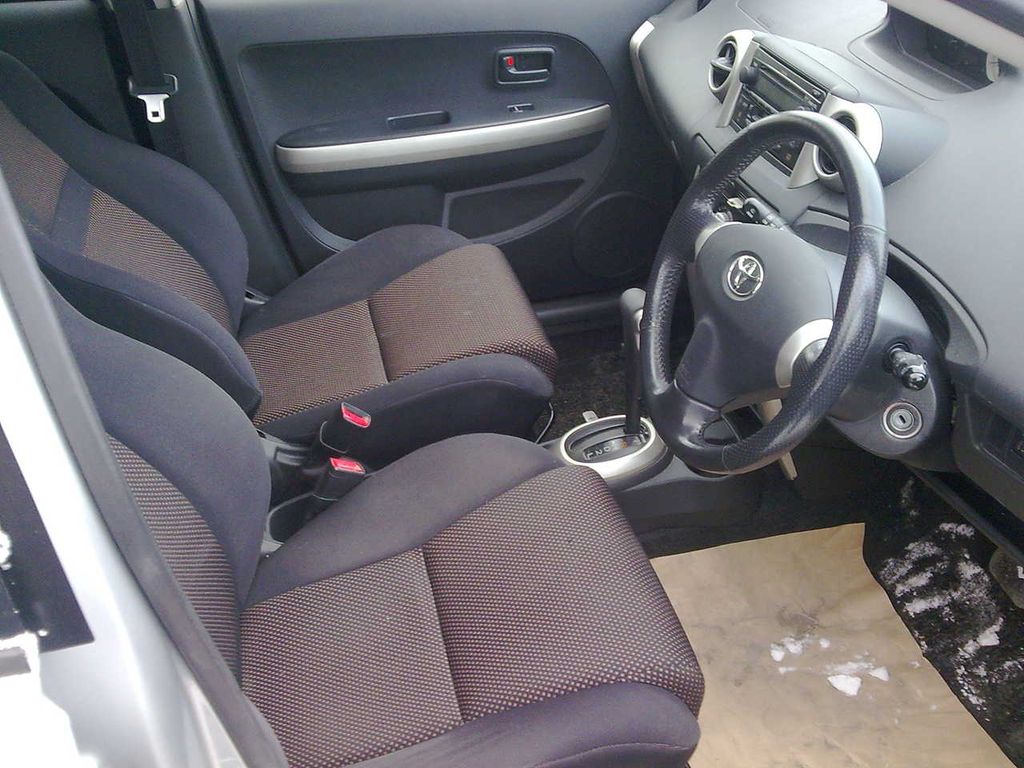 2002 Toyota ist