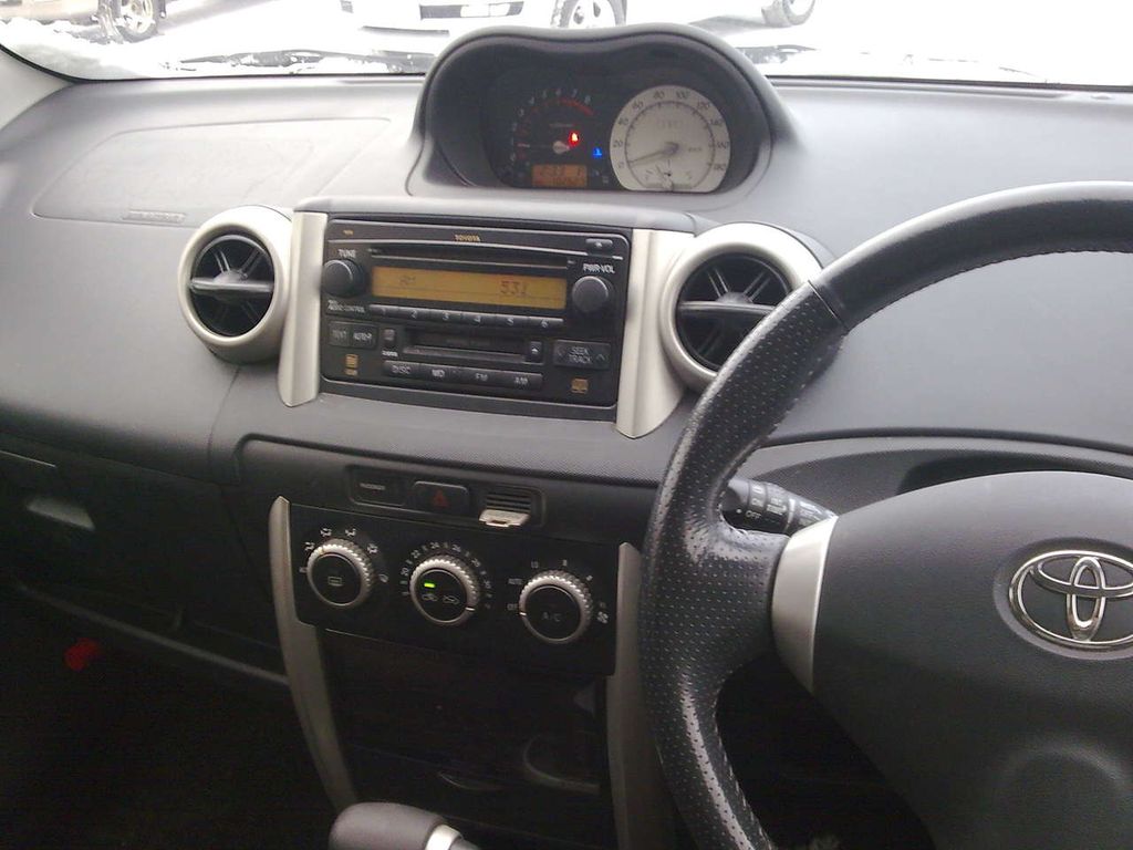 2002 Toyota ist