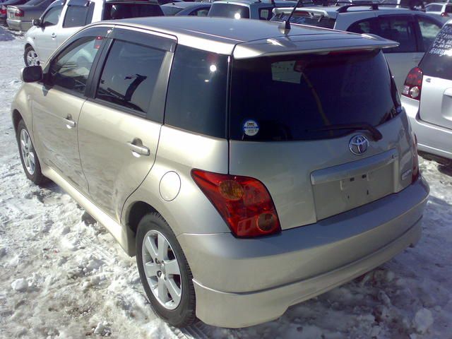 2002 Toyota ist