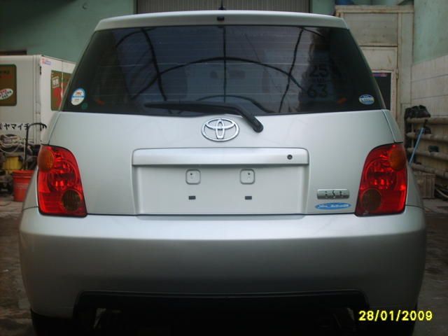 2002 Toyota ist