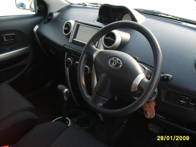 2002 Toyota ist