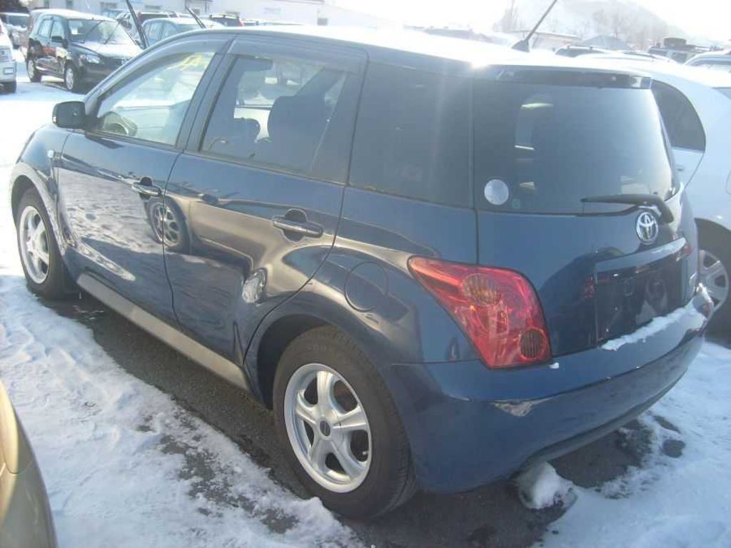2002 Toyota ist