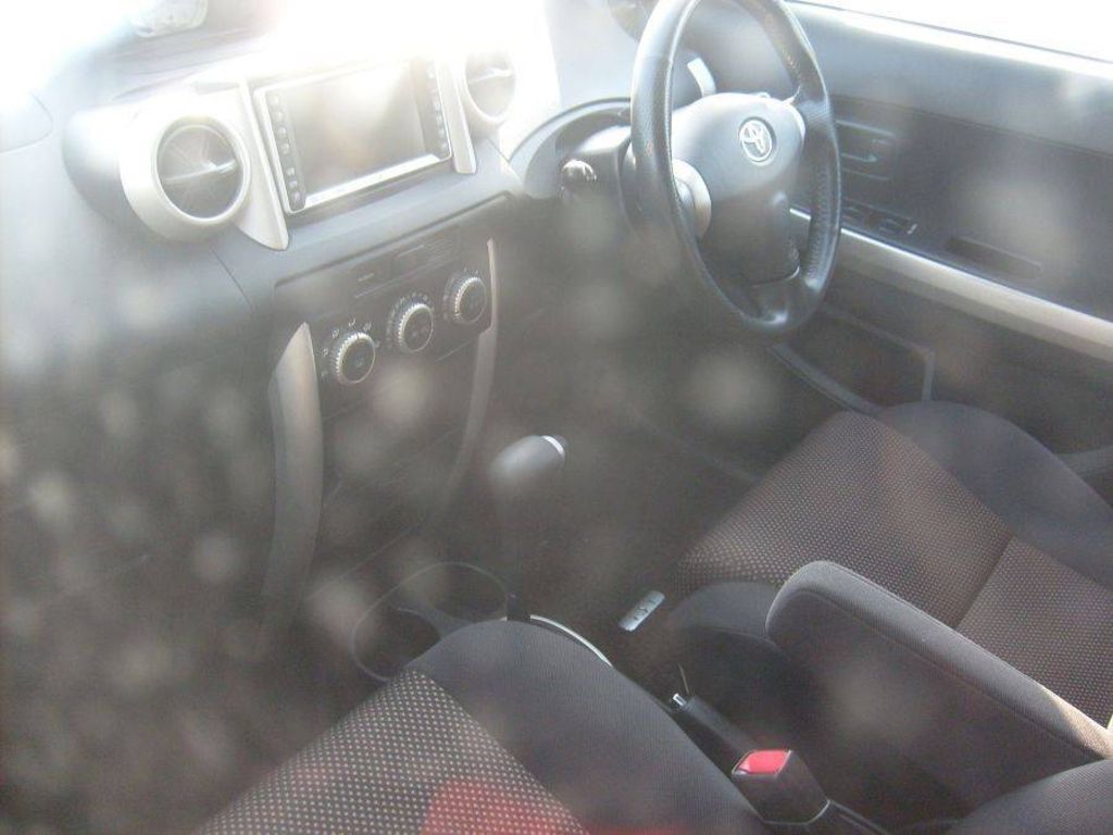 2002 Toyota ist