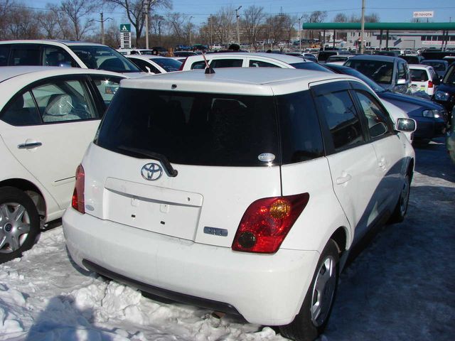 2002 Toyota ist