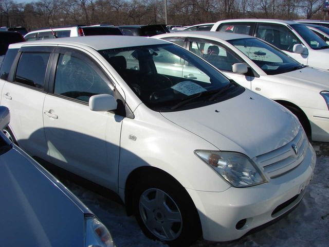 2002 Toyota ist
