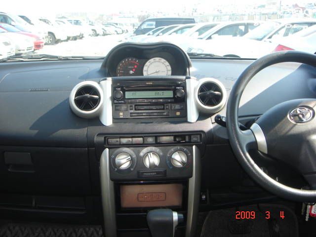 2002 Toyota ist