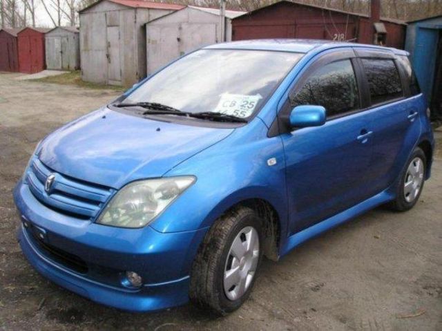 2002 Toyota ist