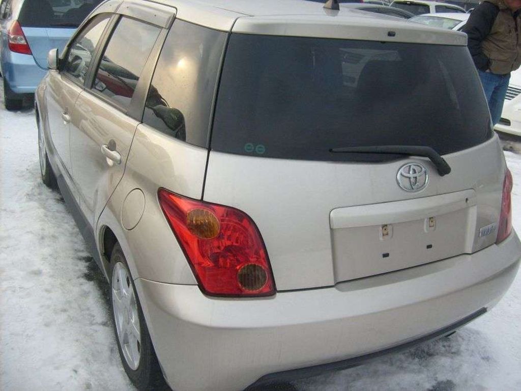 2002 Toyota ist