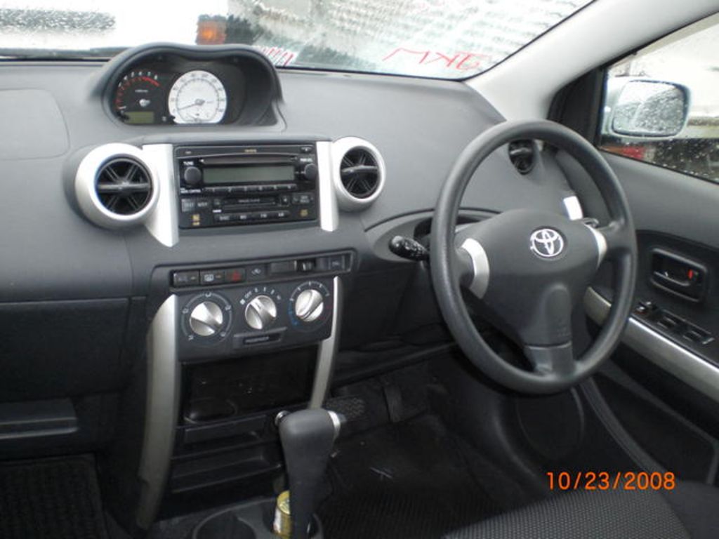 2002 Toyota ist