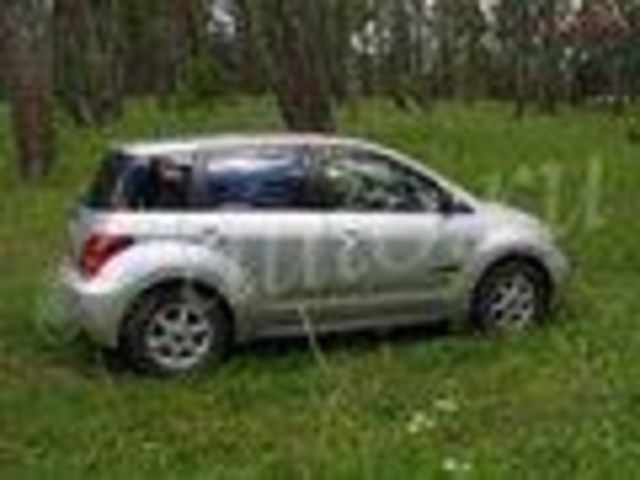 2002 Toyota ist