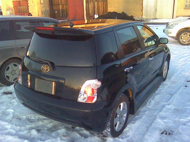 2002 Toyota ist