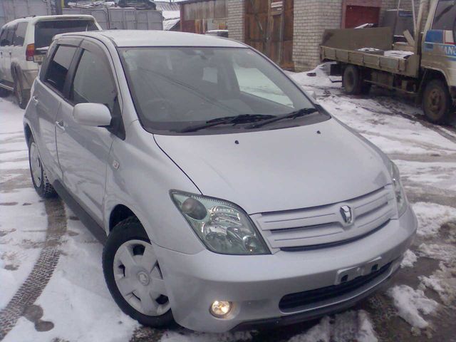 2002 Toyota ist