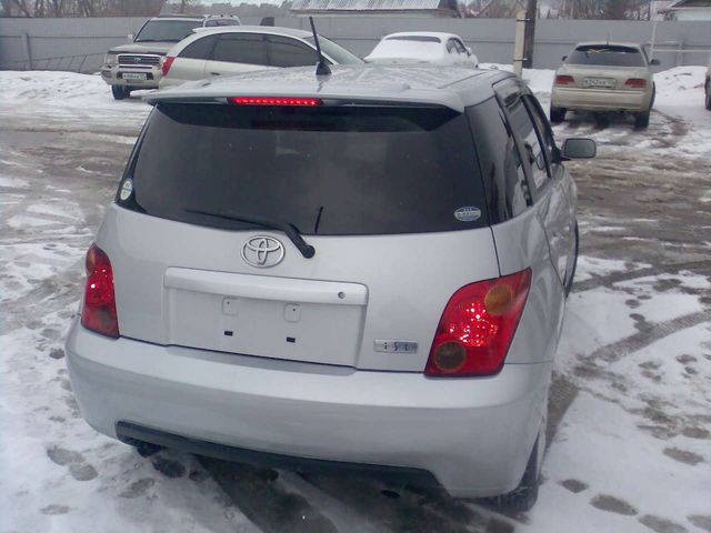 2002 Toyota ist