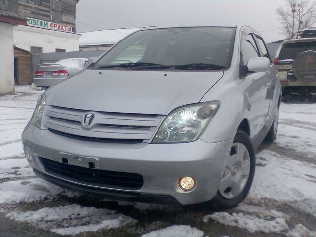 2002 Toyota ist