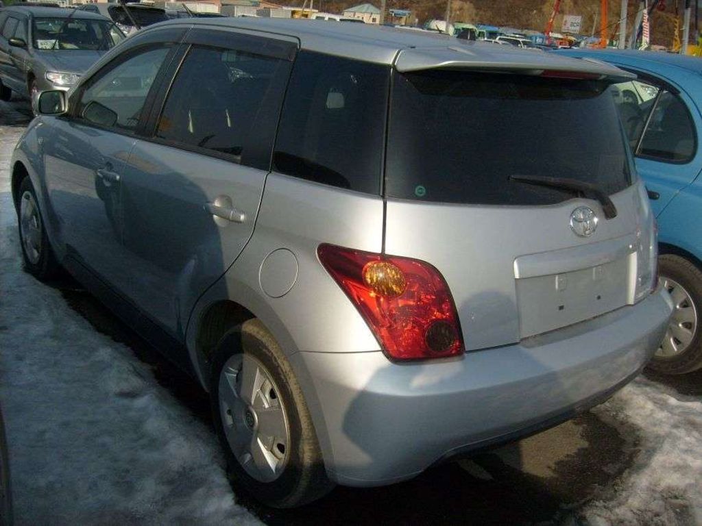2002 Toyota ist