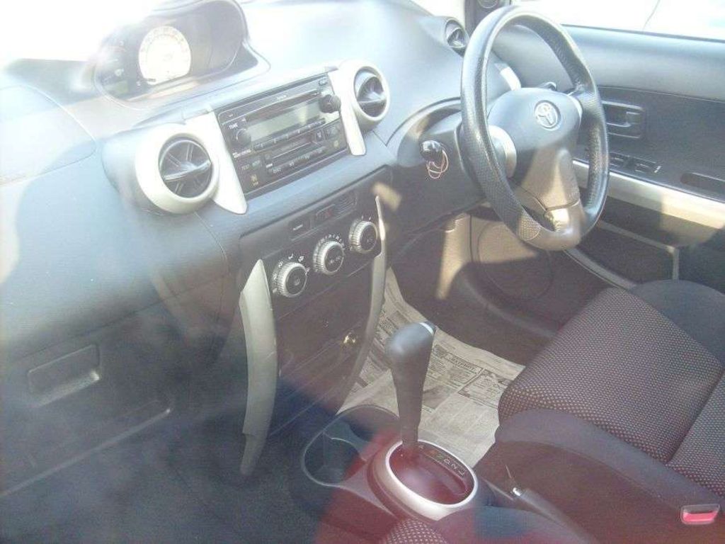 2002 Toyota ist