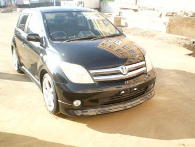 2002 Toyota ist