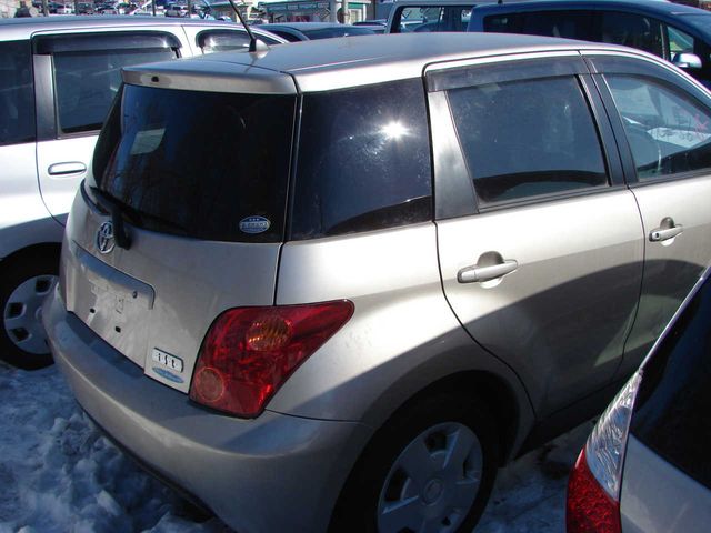 2002 Toyota ist