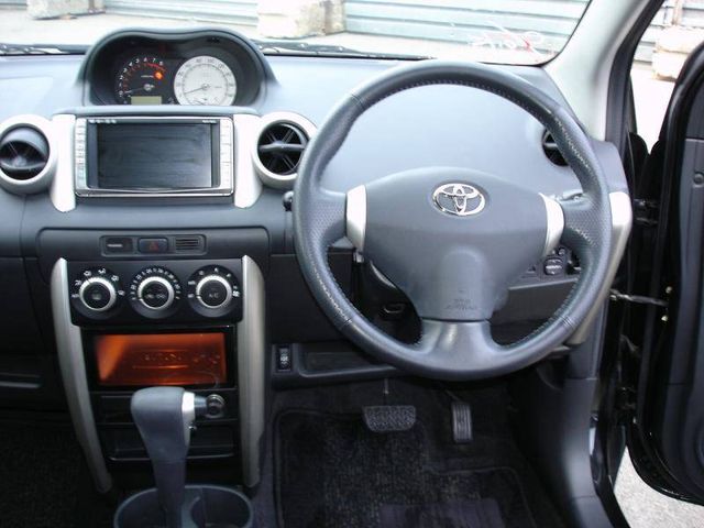 2002 Toyota ist