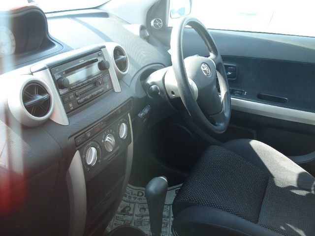 2002 Toyota ist