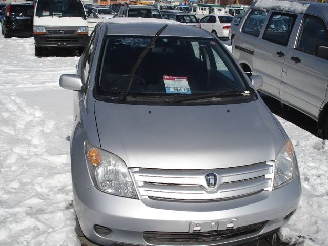 2002 Toyota ist