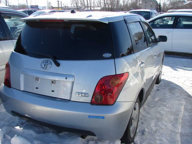 2002 Toyota ist