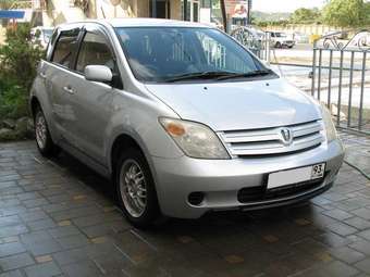 2002 Toyota ist