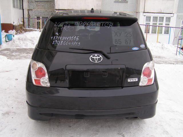 2002 Toyota ist