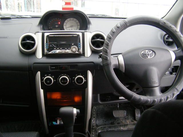 2002 Toyota ist
