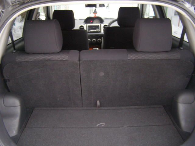 2002 Toyota ist