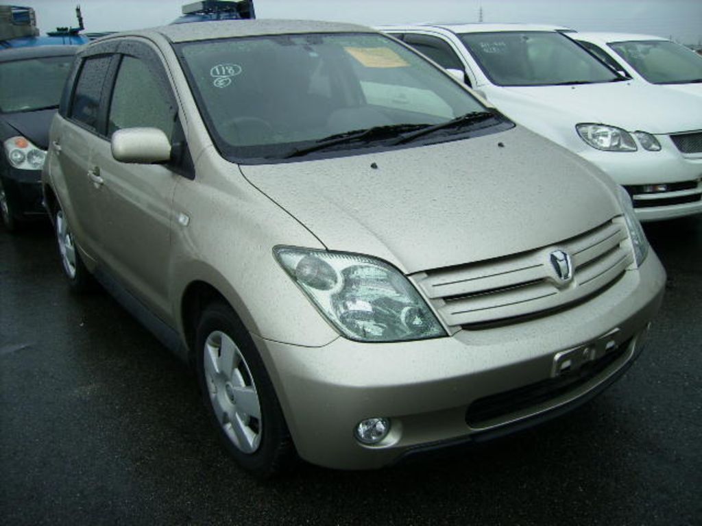 2002 Toyota ist