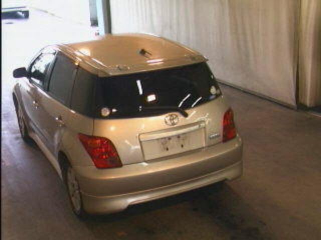 2002 Toyota ist